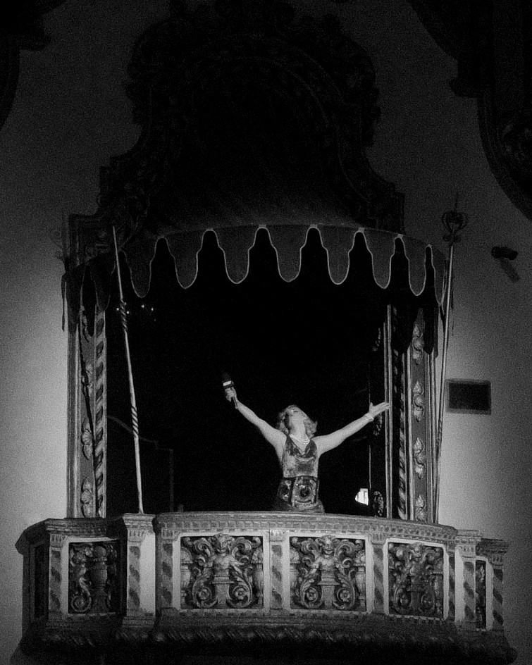 fight4ever's tweet image. Toni Time last night at #AEWDynamite. That Aragon Ballroom balcony was built for her π€©π€©π€©. #AEW