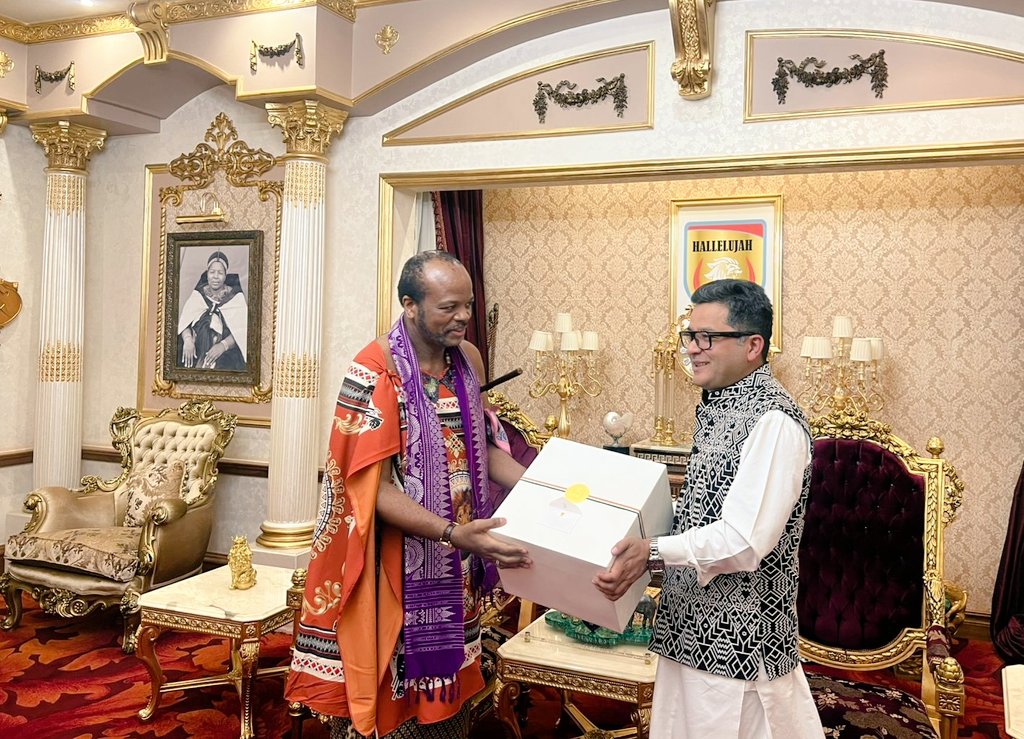 India in Eswatini (@indiaeswatini) on Twitter photo Hon. Minister of State for External Affairs, Shri Pabitra Margherita <a href="/PmargheritaBJP/">Pabitra Margherita</a> paid a courtesy call on His Majesty King Mswati-III at Lozitha Palace <a href="/MfaicSd/">Ministry of Foreign Affairs Eswatini</a> <a href="/MEAIndia/">Randhir Jaiswal</a> <a href="/IndianDiplomacy/">Indian Diplomacy</a> <a href="/EswatiniGovern1/">Eswatini Government</a> Hon. Minister of State for External Affairs, Shri Pabitra Margherita <a href="/PmargheritaBJP/">Pabitra Margherita</a> paid a courtesy call on His Majesty King Mswati-III at Lozitha Palace <a href="/MfaicSd/">Ministry of Foreign Affairs Eswatini</a> <a href="/MEAIndia/">Randhir Jaiswal</a> <a href="/IndianDiplomacy/">Indian Diplomacy</a> <a href="/EswatiniGovern1/">Eswatini Government</a>