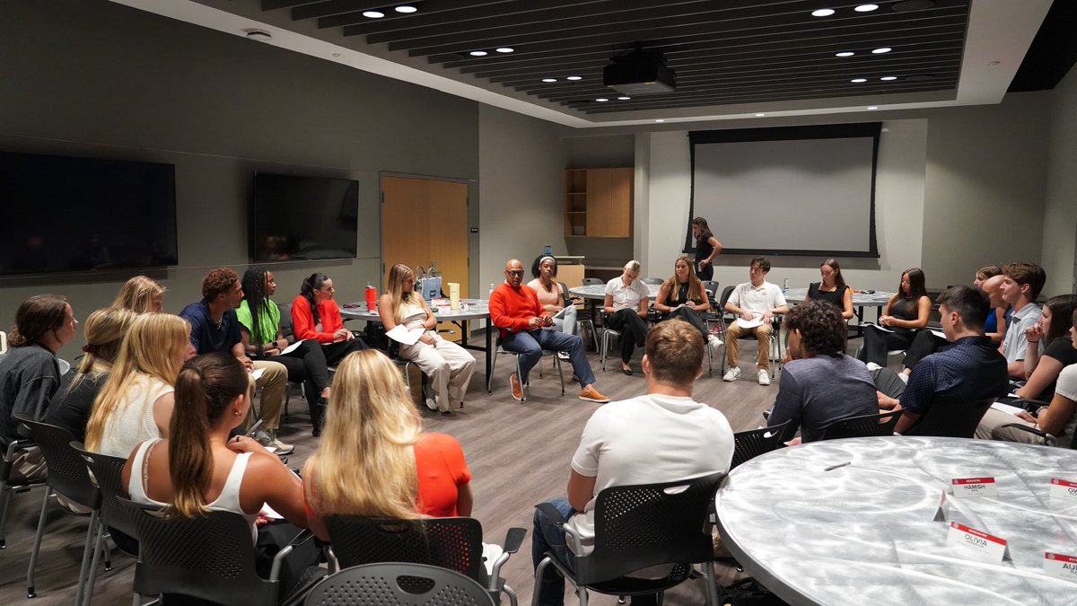 EDSLInstitute's tweet image. An impactful morning with outstanding leaders from the Columbus community‼️😍
One week left with the BGP 1.0 2025 Cohort 😢