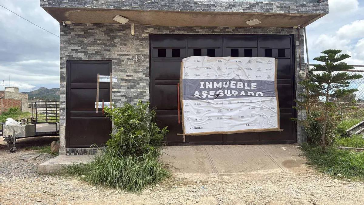 JaliscoRojo's tweet image. Trasciende que son 4 los policías de Zapopan de la corporación mejor pagada en México los que participaron en la masacre de 4 integrantes de una familia el 9 de Julio en la calle Arrayán No. 49 en la Col. Colinas del Caracol en Zapopan cuyos cuerpos tiraron junto con un un niño