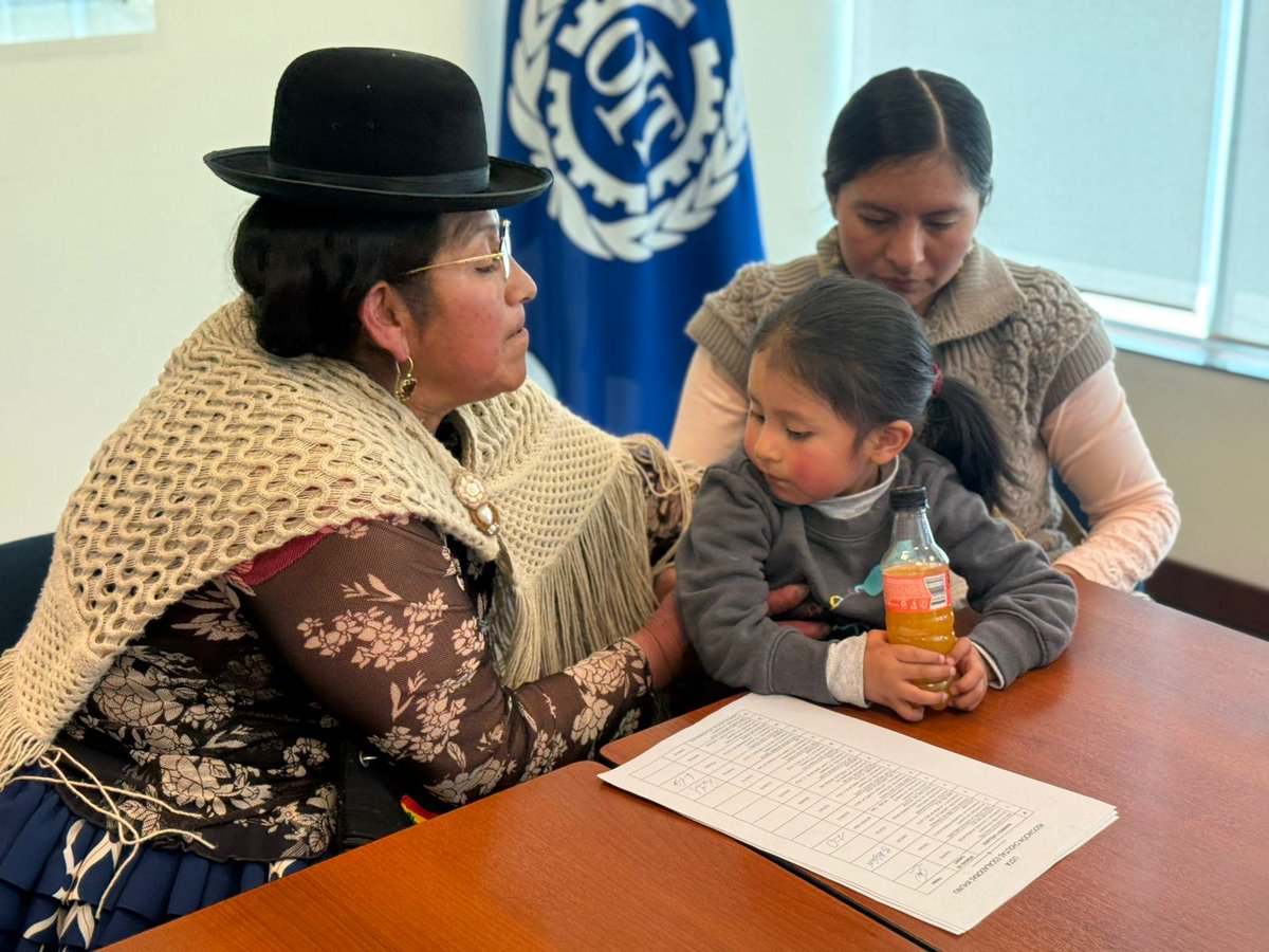 OITAndina's tweet image. 🇧🇴 | Cada día, @cholitasclimber 👩🏽🦱👩🏾👣abren nuevos caminos hacia la formalización
✨Gracias a la asistencia técnica de #OIT, ellas han fortalecido su directorio👥, dando voz a mujeres y hombres montañistas que hacen del turismo rural comunitario un #TrabajoDecente en #Bolivia