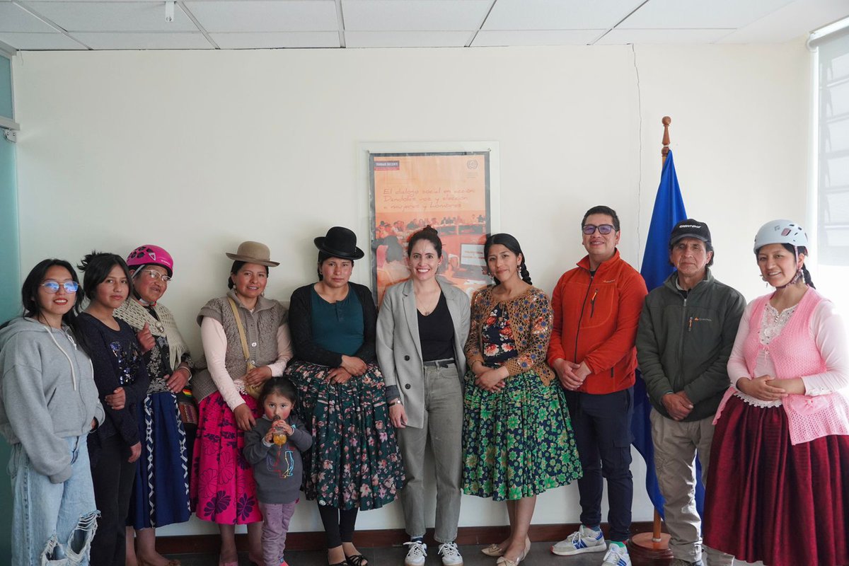OITAndina's tweet image. 🇧🇴 | Cada día, @cholitasclimber 👩🏽🦱👩🏾👣abren nuevos caminos hacia la formalización
✨Gracias a la asistencia técnica de #OIT, ellas han fortalecido su directorio👥, dando voz a mujeres y hombres montañistas que hacen del turismo rural comunitario un #TrabajoDecente en #Bolivia