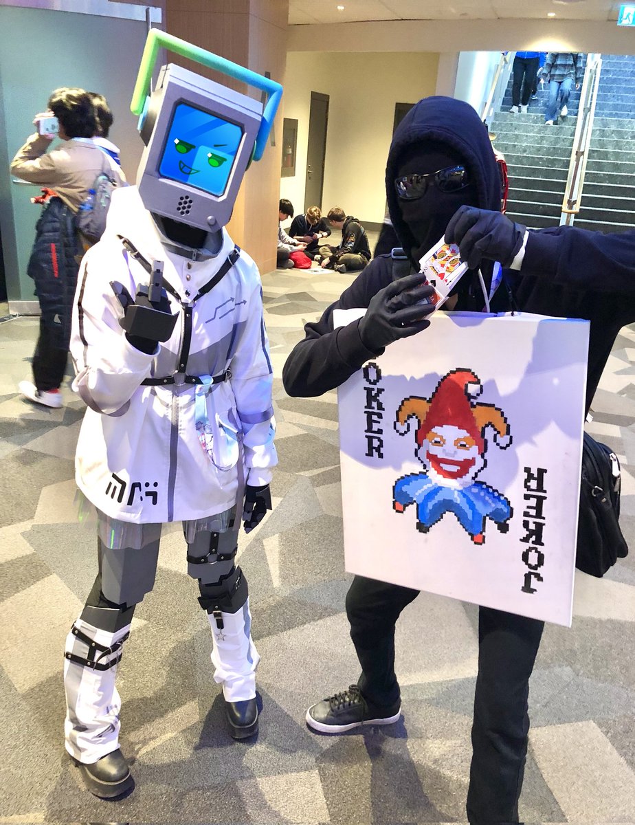 Jesterdysphoria's tweet image. This robot LOVES Balatro
