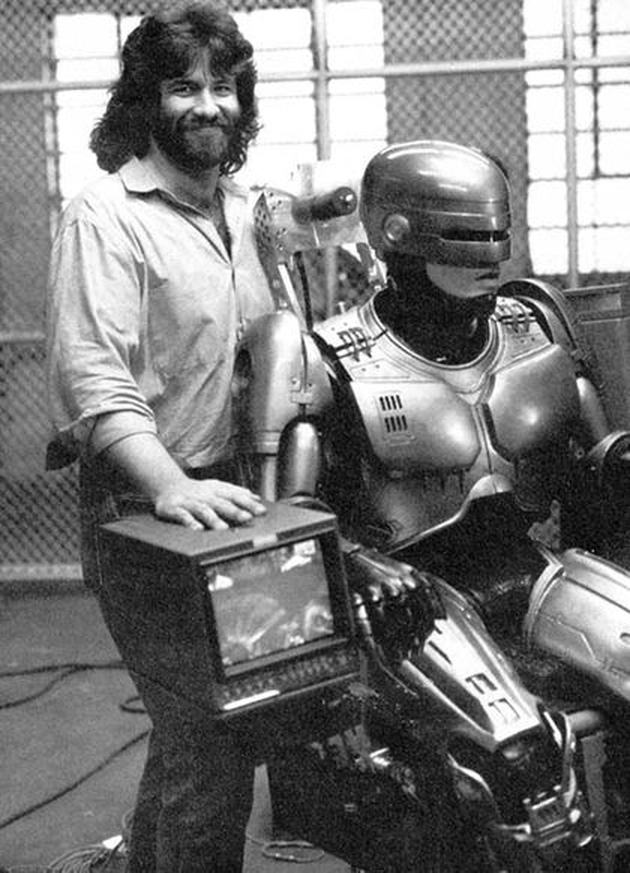 CCinephilia's tweet image. RoboCop turns 38 today!
Paul Verhoeven's brutal, brilliant masterpiece continues to be a powerful sci-fi spectacle and a razor-sharp social commentary.
We look back at its legacy, craftsmanship & enduring relevance.
🔗 cinephiliabeyond.org/robocop/