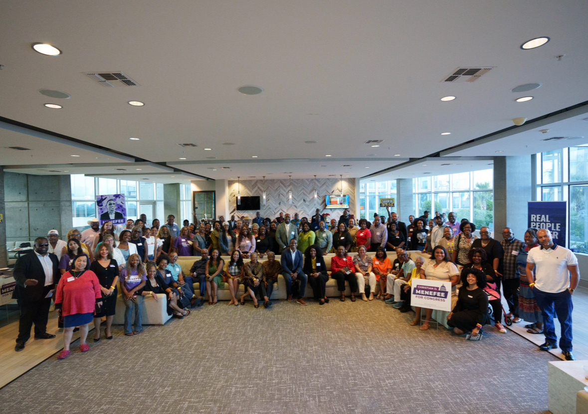 CDMenefee's tweet image. The energy for our campaign is REAL🔥
Grateful to be with neighbors and friends, this is what community looks like.
Big thanks to Durrel Douglas and Houston Justice for bringing us together to talk about fighting for our communities in TX18.