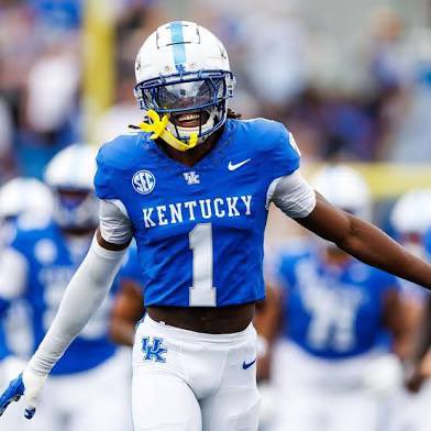 Tavon_Bolden1's tweet image. #AGTG I am blessed to receive an offer from The University of Kentucky💙🖤.@UKFootball @DrWashington_ @craig_stump @Coach_Donelson @BHoward_11