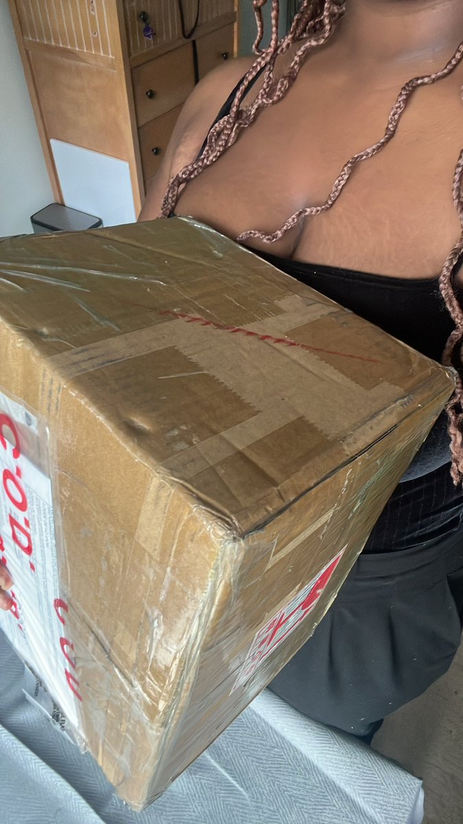 Caregiver_Dede's tweet photo. A surprise is coming 🤭

Who can guess what it is… 
Is it: 

A) Diapers 
B) Pacifiers 
C) All of the above 

 #cg #ABDL #abdllifestyle #Sfwabdl #little #littlespace #abdlgear #pacifiers #diapers https://t.co/PdD6OTCCwE