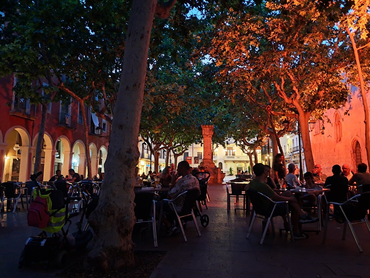 Daniel Saumell Olivé (@saumelldaniel) on Twitter photo A Vilafranca haurem de posar "llum a la foscor"
Plaça St Joan a tres quarts de deu del vespre.
<a href="/VilafrancaAj/">Ajuntament de Vilafranca del Penedès</a> hem de cuidar la restauració, la gent sopa a les fosques. A Vilafranca haurem de posar "llum a la foscor"
Plaça St Joan a tres quarts de deu del vespre.
<a href="/VilafrancaAj/">Ajuntament de Vilafranca del Penedès</a> hem de cuidar la restauració, la gent sopa a les fosques.