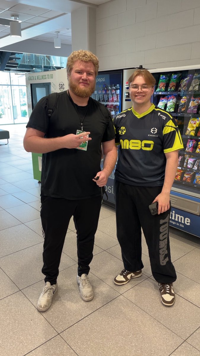 Awesome meeting <a href="/HexTCSGO/">HexT</a> he goes “Has anyone ever told you , you look like <a href="/fl0mtv/">fl0m</a> 💀