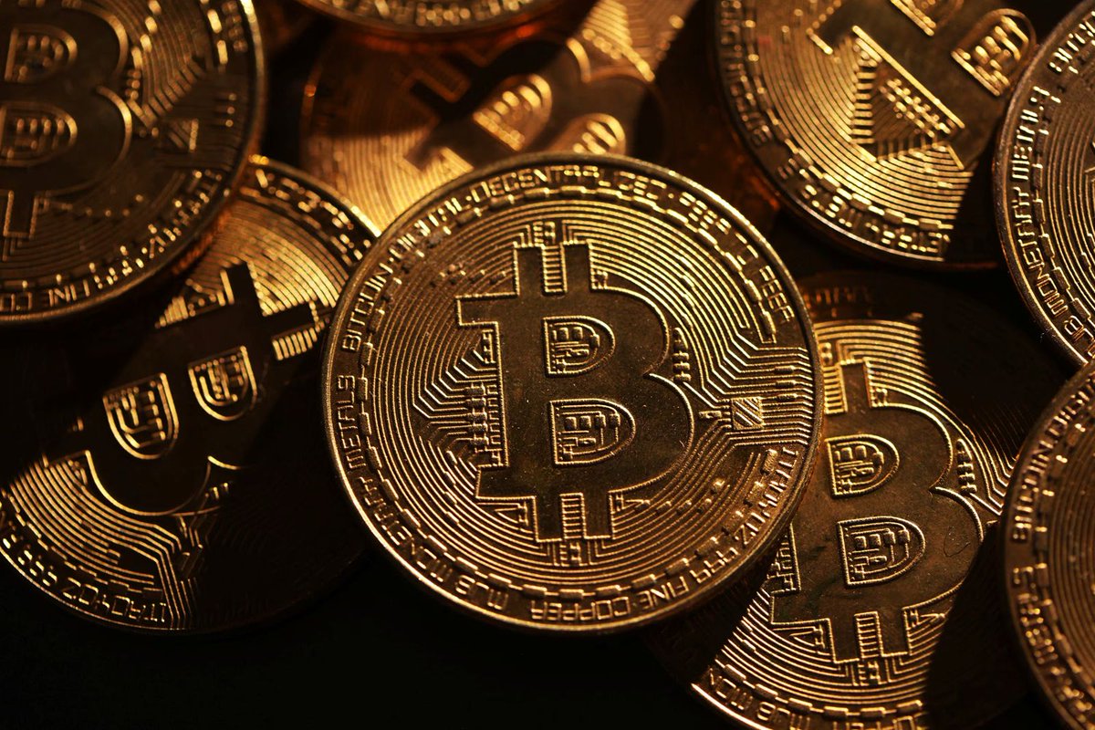 MarioNawfal's tweet image. 🚨🇺🇸 BREAKING: HOUSE PASSES CLARITY ACT TO FINALLY DEFINE U.S. CRYPTO RULES
The House just passed the CLARITY Act - a sweeping crypto bill that gives the SEC and CFTC clear control over what counts as a security vs. a commodity.
The bill introduces new rules for exchanges,…