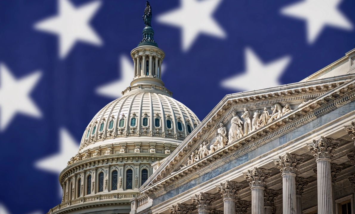 MarioNawfal's tweet image. 🚨🇺🇸 BREAKING: HOUSE PASSES CLARITY ACT TO FINALLY DEFINE U.S. CRYPTO RULES
The House just passed the CLARITY Act - a sweeping crypto bill that gives the SEC and CFTC clear control over what counts as a security vs. a commodity.
The bill introduces new rules for exchanges,…