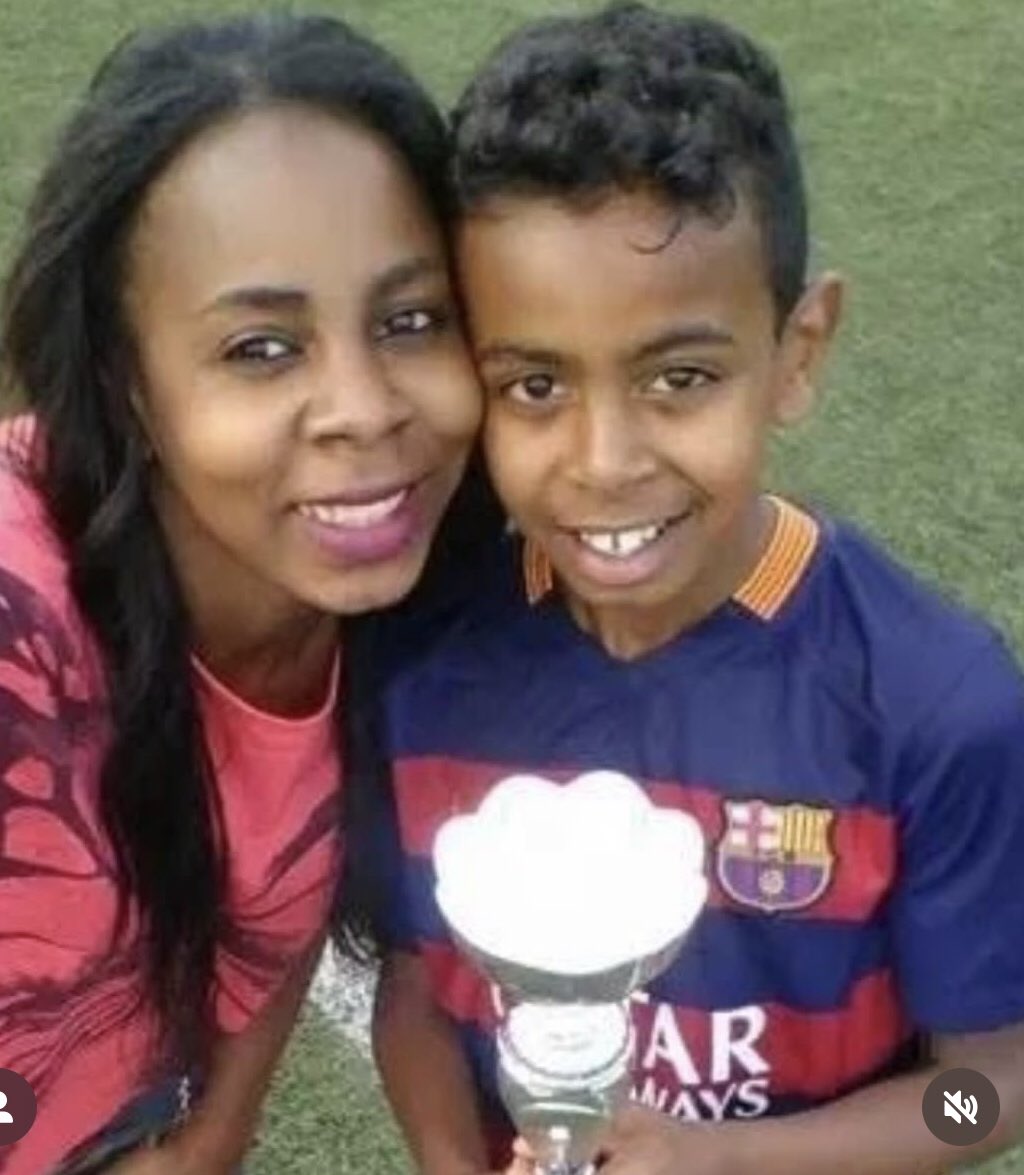 A tots els culers que us enganxeu a criticar al Lamine, no teniu clar que la caverna de Madrid és el que vol?
I que els hi esteu fent un favor perquè no els hi agrada que el Barça tingui un noi de la masia que sigui un crack mundial??
Com podeu caure en aquesta trampa???