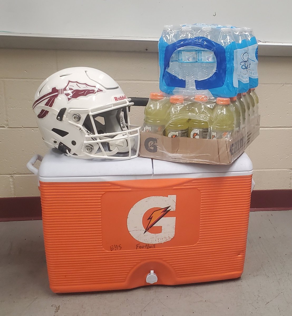Sending 2 Claps and a Ric Flair 🗣 to Nucor Hickman!!! Thanks for donating gatorade and water to the Blytheville Chickasaws Football Program.
#ChickasawsWinToday🇱🇻🏈