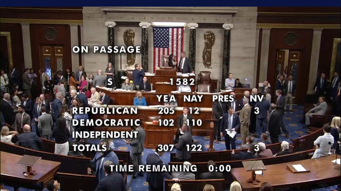 ReedReports's tweet image. Seen running up the House steps after the GENIUS Act final passage vote was held open: Rep. Mike Lawler (R-NY)
(Appears he did in fact vote on it)
