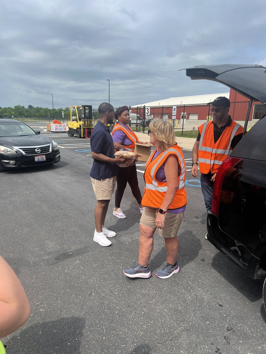 willisb_jr's tweet image. Stopped by the CareSource food distribution event in collaboration with the Foodbank at the Montgomery County Fairgrounds today! Grateful to CareSource for consistently showing up for our community and helping meet the needs of so many. Your commitment truly makes a difference!