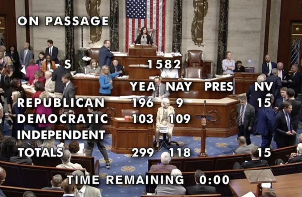 MarioNawfal's tweet image. 🚨🇺🇸 BREAKING: HOUSE PASSES GENIUS ACT TO REGULATE STABLECOINS
The U.S. House just approved the GENIUS Act, a major bill focused on stablecoin regulation.
The legislation creates a federal framework for issuing and managing stablecoins, aiming to reduce risk while giving clear…