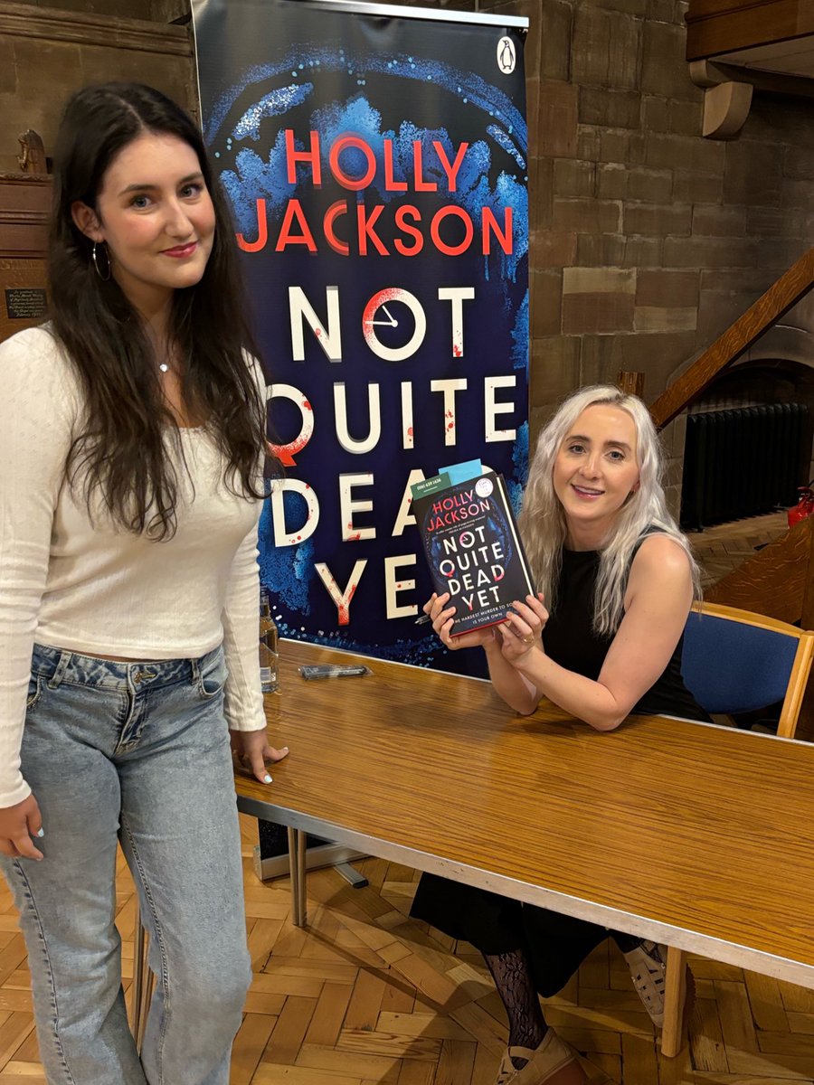esdunsteric's tweet image. Holly saying she’s gonna steal my name for her next book 🙂↕️🙂↕️ bestieism !!!💌