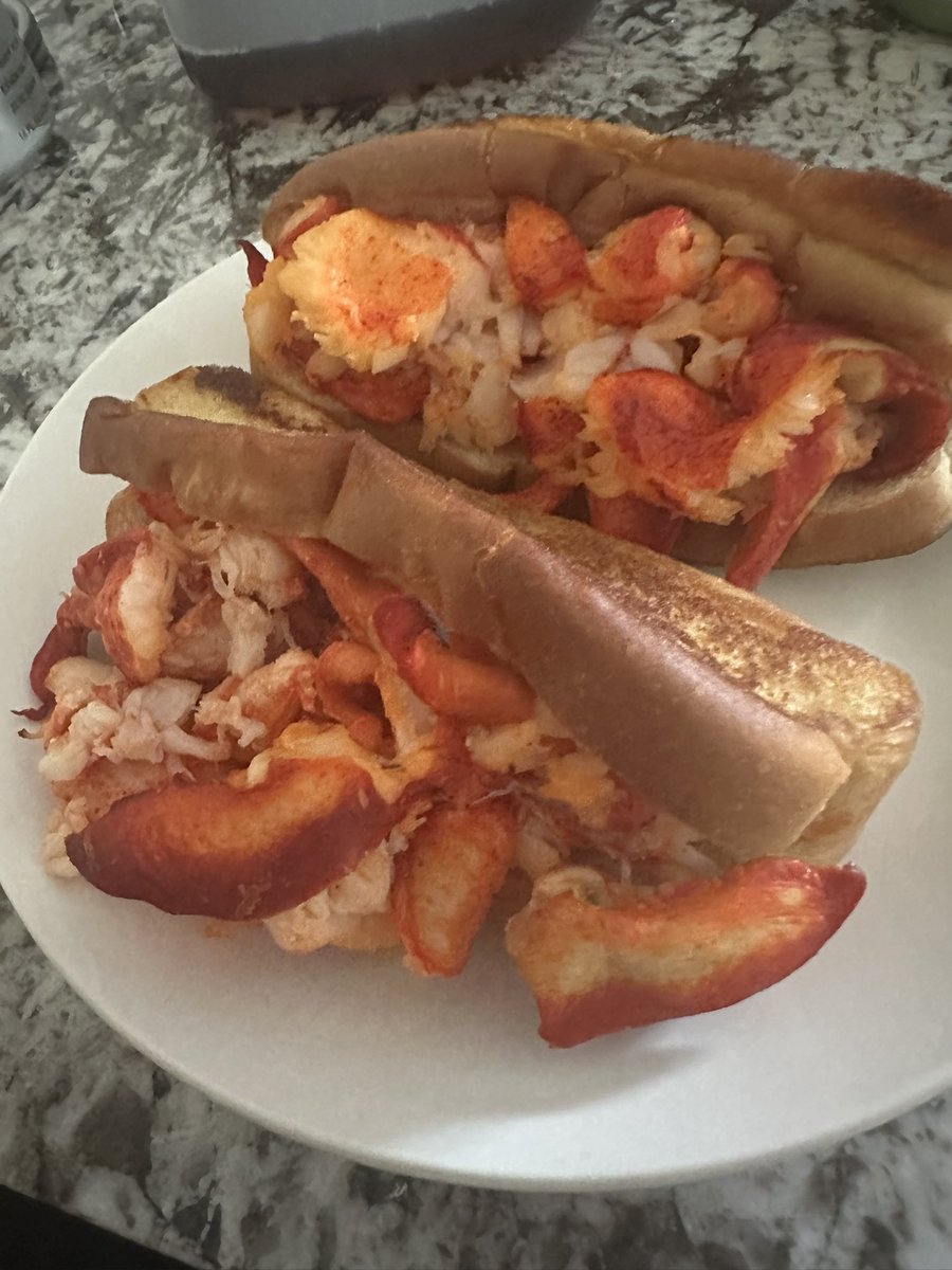 🦞✨ “When your Bitcoin bag hits $118K… and you’re eating lobster rolls like they’re hot dogs.”
#CryptoFlex #LobsterLife #BitcoinBoss