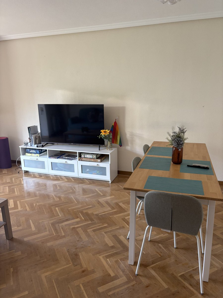 _halekulani_'s tweet image. Buscamos compi de piso! 🏡 Habitación luminosa y amueblada (cama individual o doble), con escritorio y armario empotrado. Ambiente tranquilo. Estancia máx. 6-7 meses, ideal para estudiantes o prácticas. ¡Disponible ya! 💫
#madrid #pisoMadrid