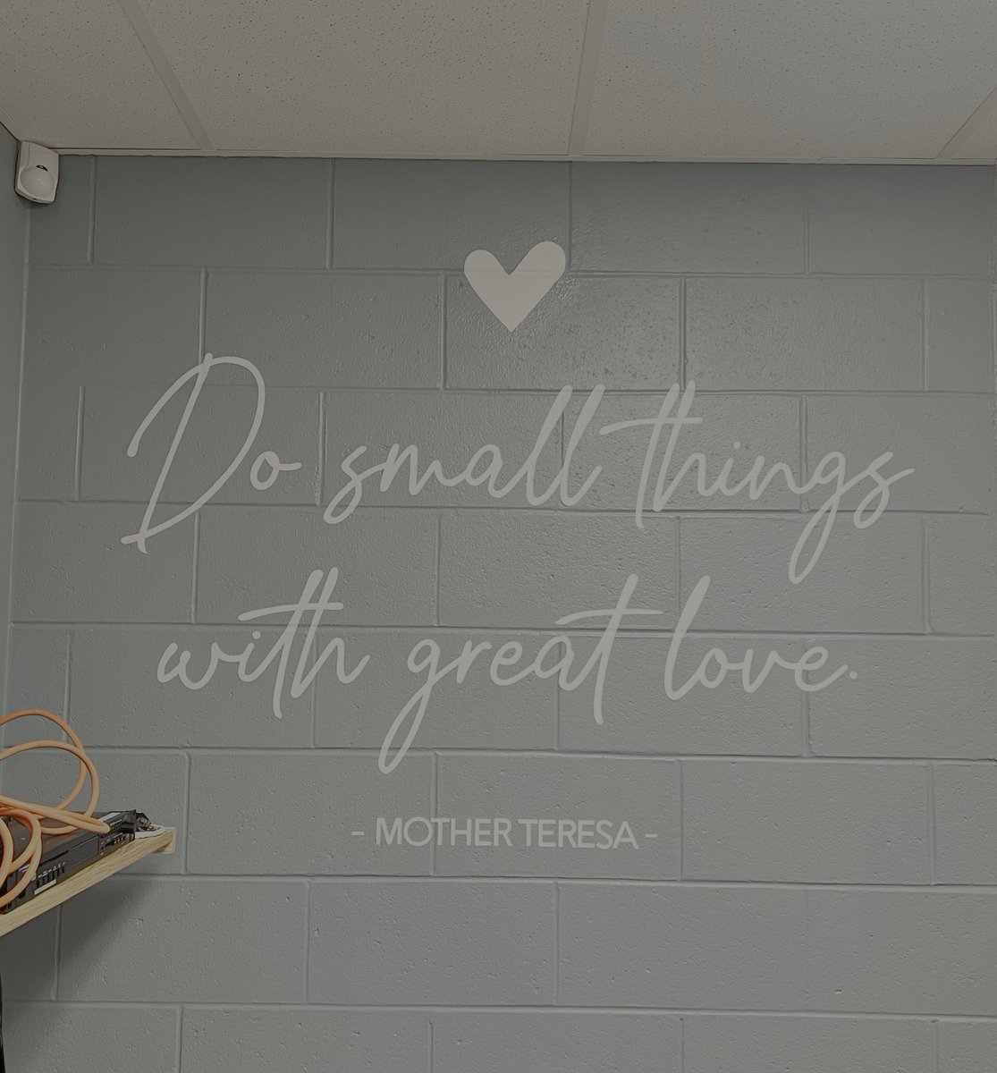 Sincere thanks to Andrea Carroll (Mural Works) for a spectacular job on the Stations of the Cross mural in the Primary Hallway. She also painted a very profound Mother Teresa quote in the main office to remind everyone entering to “Do small things with great love.” ❤️