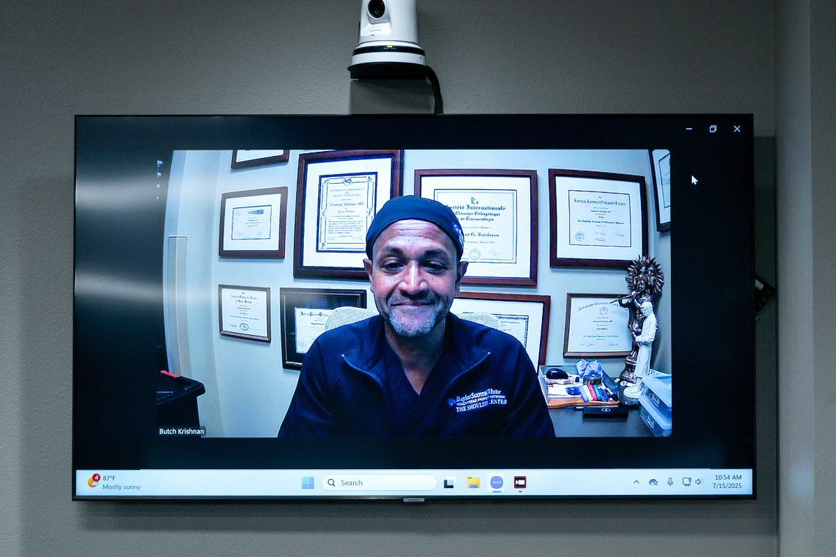 UTRGVNewsroom's tweet image. Legacy of Healing and Hope 🩺Drs. Subram G. & Elizabeth G. Krishnan have dedicated years to care & community service in the #RGV. Now, they’re taking their commitment even further by establishing the first endowed chair in orthopedic surgery @UTRGVSOM
🔗: utrgv.news/endowed-chair-…