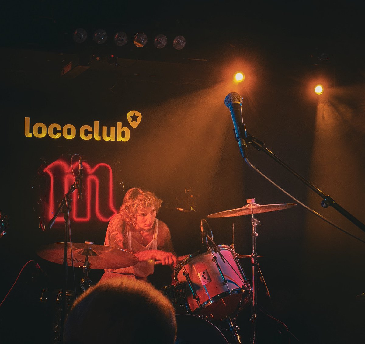 atonalweb's tweet image. Esta noche en el Loco Club, @colorgreenband ofrecieron un concierto de altos vuelos: rock psicodélico sin red, pellizcos kraut y ese country con reverb que huele a desierto y a grabadora Tascam. Una banda en mutación constante, entregada al presente…