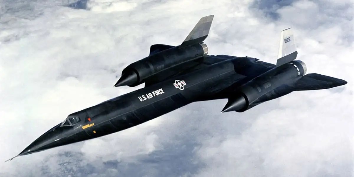 Habubrats71's tweet image. The CIA will never admit it, but the SR-71 was a superior aircraft. The Air Force had SR-71s built and had looked at some problems in the A-12. The pilot had too much to do to safely fly and handle electronic defenses.  The SR-71  could fly further because it had an…