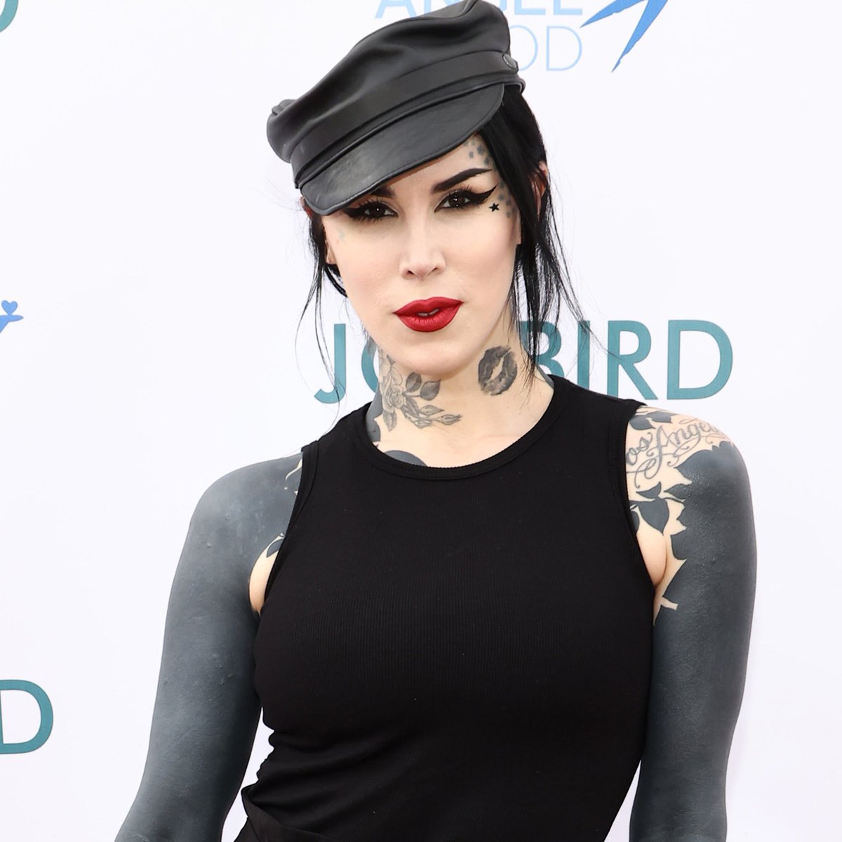 Poo_Crave's tweet image. Kat Von D vows to not invent any makeup until every animal is released from the Zoo