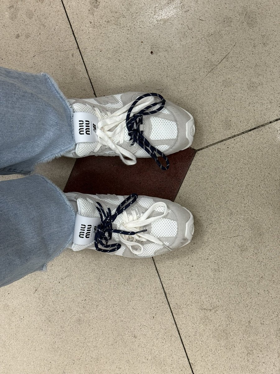 결국 샀어....발볼이
있지만 이쁘잖아 미우미우❤️