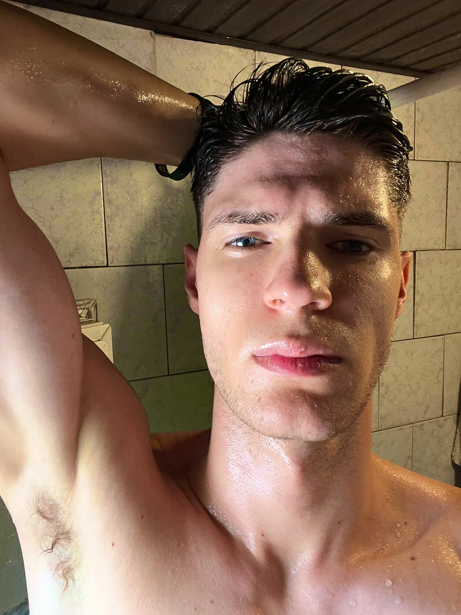 Submit to me tonight boy 🫰🙂‍↕️