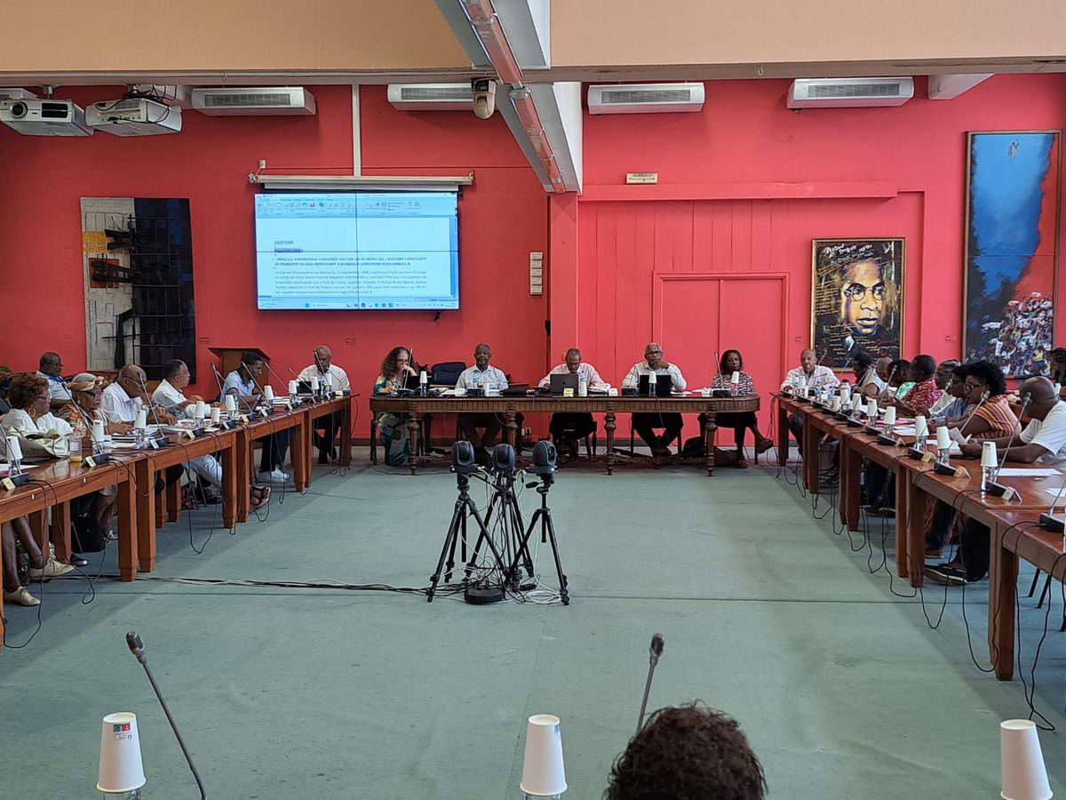 Le Conseil Municipal vote à l’unanimité une subvention de 175000€ pour accompagner le 39ᵉ #TourdesYolesRondes dont 15000€ d'aides financières. 
Un témoignage fort de l’engagement de FdF en faveur de la Yole, reconnue au patrimoine culturel immatériel de l’humanité par l’UNESCO