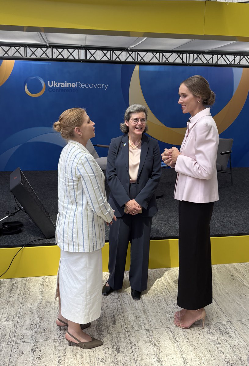 razomforukraine's tweet image. 🇺🇸🤝🇺🇦 We look forward to welcoming @StefanishynaO to Washington! Last week at Ukraine Recovery Conference, Razom CEO @dorachomiak had a chance to chat with Deputy PM Stefanishyna between their respective podcast interviews about the importance of Ukraine’s global voice.