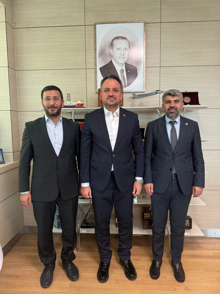 Genel Başkan Yardımcımız Sayın Hüseyin İmir ile birlikte, Gençlik ve Spor Bakan Yardımcımız Sayın Enes Eminoğlu’nu ziyaret ettik.

Gençliğimizin karşı karşıya olduğu sorunları, özellikle de uyuşturucu illetinin tehlikesini ve bu soruna yönelik çözüm yollarını istişare ettik.