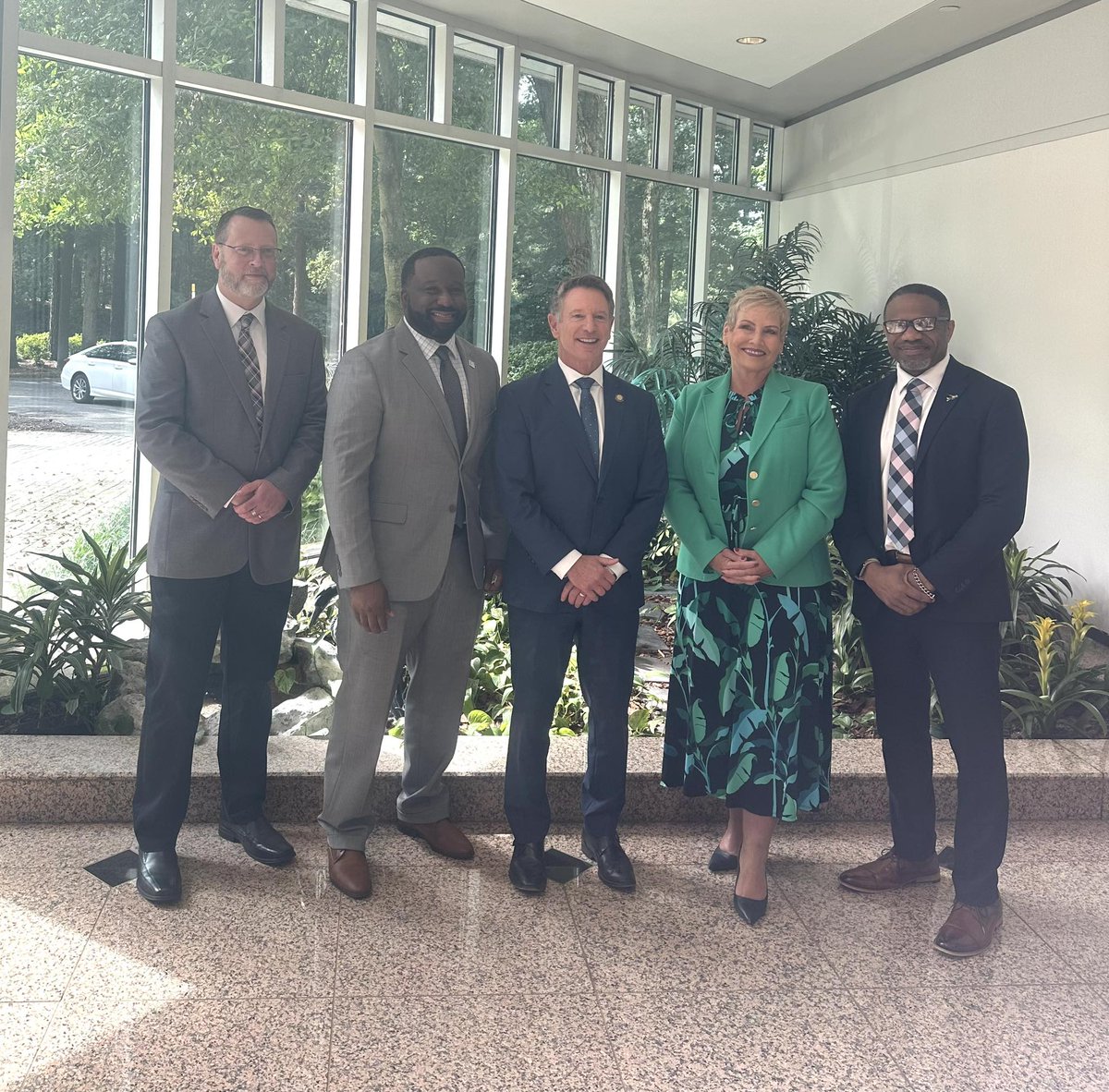 VCCS_SO's tweet image. Our new college presidents were on-hand for this week's State Board meeting in Richmond. (L to R): @swcc_tweets' Dr. Clinton Hayes; @ESCCtweet's Dr. Daryl Minus; Chancellor David Doré; @VirginiaWestern's Dr. Laura Treanor, and @DCCPR's Dr. Cornelius Johnson
#newleadership