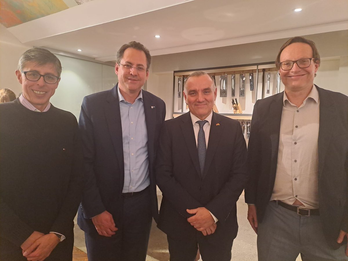 AhkBolivia's tweet photo. 📷 ¡Reviviendo momentos !
El pasado martes 15, disfrutamos de un increíble after office en La Paz. 
Un agradecimiento muy especial a Karlovy Vary por brindarnos un espacio tan acogedor y por su excelente atención.
¡Esperamos repetir la experiencia pronto!
#AHKBolivia #SociosAHK https://t.co/jjA0QTiPGg