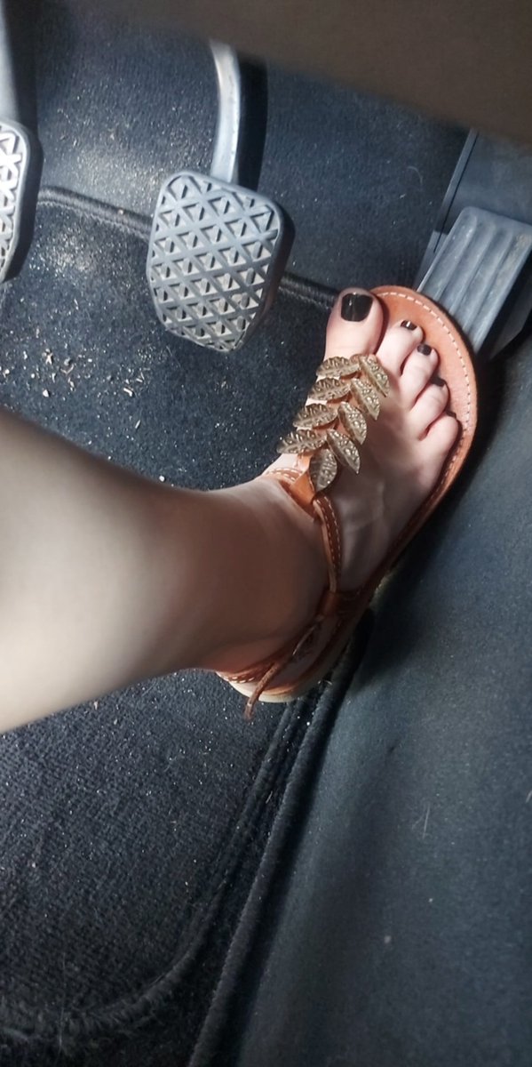 FeetNasti's tweet photo. Małe arcydzieło na każdym palcu 🖤. Nie muszę nic mówić – wystarczy spojrzeć. 💅🏻💅🏻💅🏻
#fendom #findom #feet https://t.co/HN4ot6pHUN
