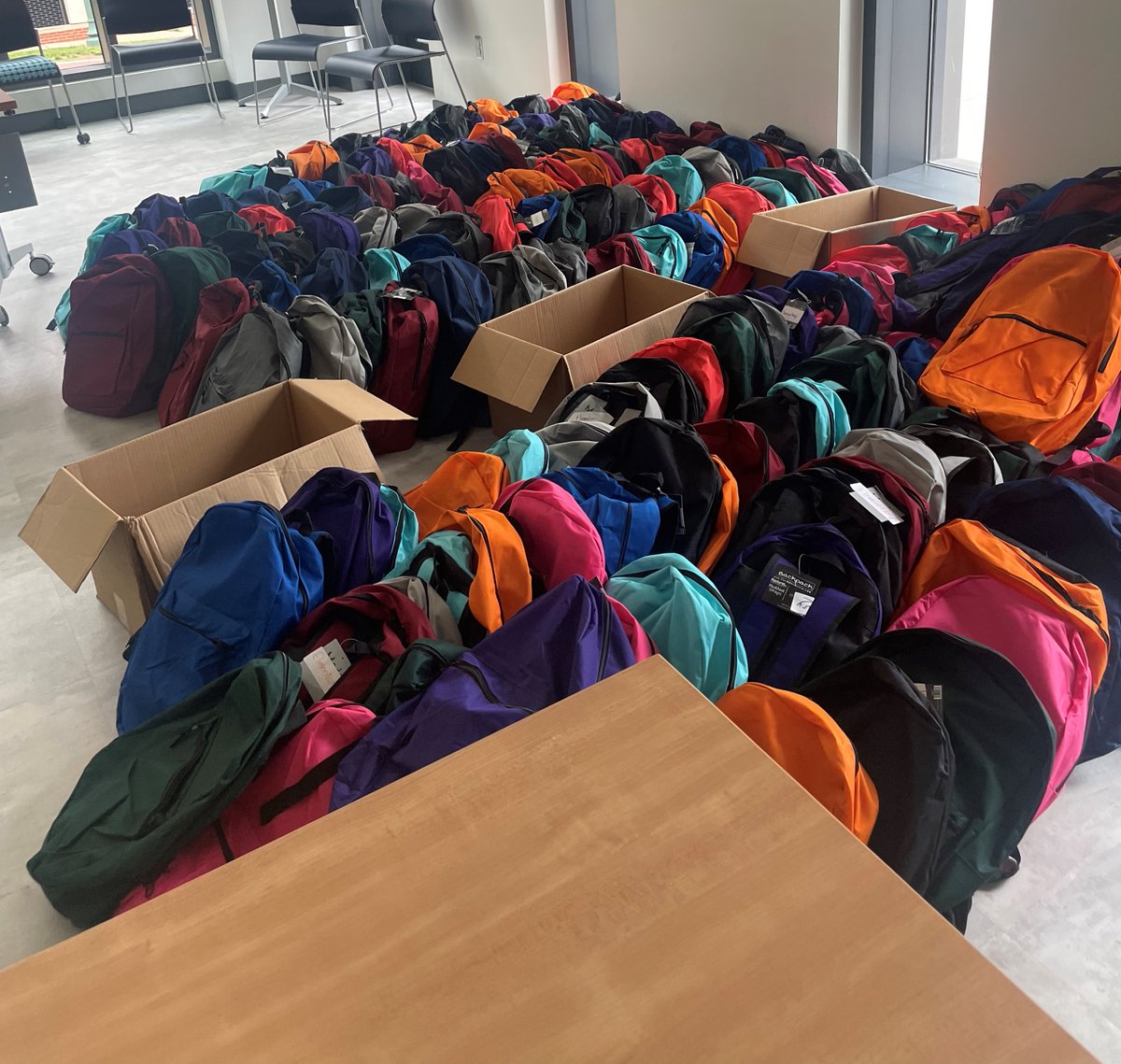 CCSU's tweet image. The Center for Community Engagement & Social Research partnered with the City of New Britain to provide backpacks for students in need—distributed at the Back to School Bash this August! 📚💙🔱
#WeAreCentral