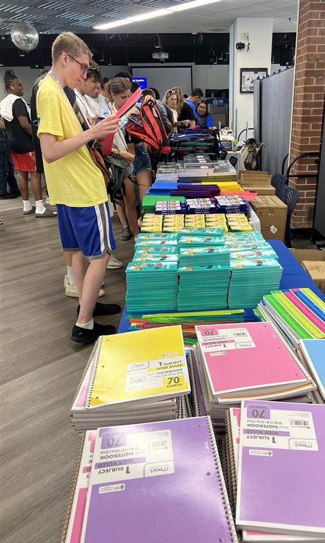 CCSU's tweet image. The Center for Community Engagement & Social Research partnered with the City of New Britain to provide backpacks for students in need—distributed at the Back to School Bash this August! 📚💙🔱
#WeAreCentral