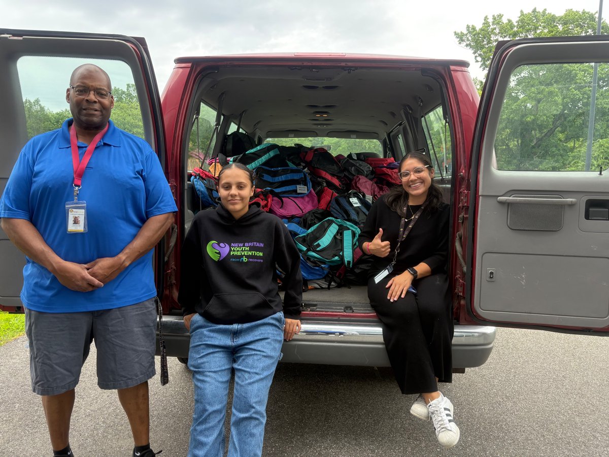 CCSU's tweet image. The Center for Community Engagement & Social Research partnered with the City of New Britain to provide backpacks for students in need—distributed at the Back to School Bash this August! 📚💙🔱
#WeAreCentral