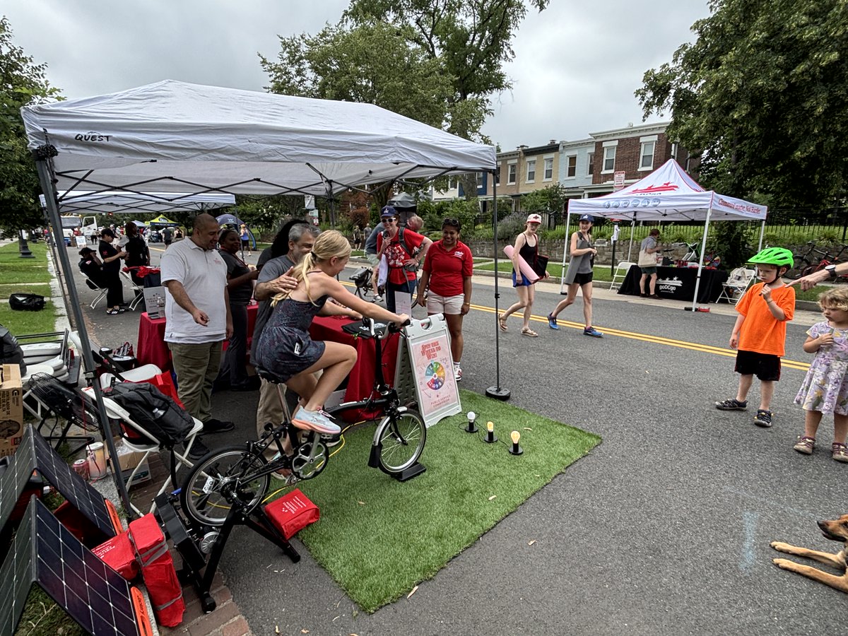 DC_PSC's tweet image. It's been great to connect with so many residents this summer! We were at the Teens Day of Wellbeing in Ward 2, a wellness fair in Ward 4, the Open Streets DC event on the Hill, the 7F02 Peace Jam, and a resource fair in Ward 7. See our upcoming events: bit.ly/3GSuRwX