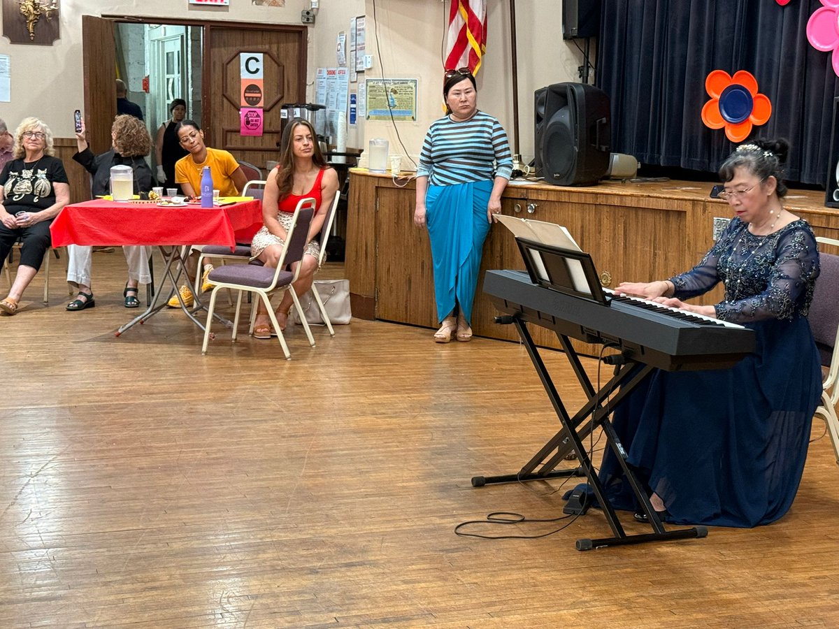 NYCAging's tweet image. Talent truly is timeless! Nearly 150 older adults brought creativity and energy to Rego Park’s Talent is Timeless competition, celebrating self-expression, connection, and unforgettable performances. 💃🏽🎶🙌 #TalentIsTimeless #NYCAging