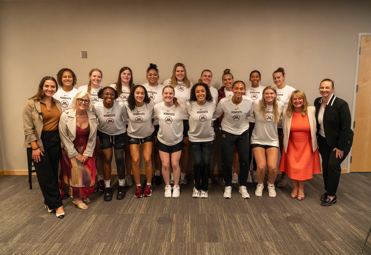GopherWBB's tweet image. We loved being mentored by these amazing women - thank you for giving us advice on investing & sharing tax tips that will help us learn how to build a strong financial future!
#SkiUMah | #Gophers〽️