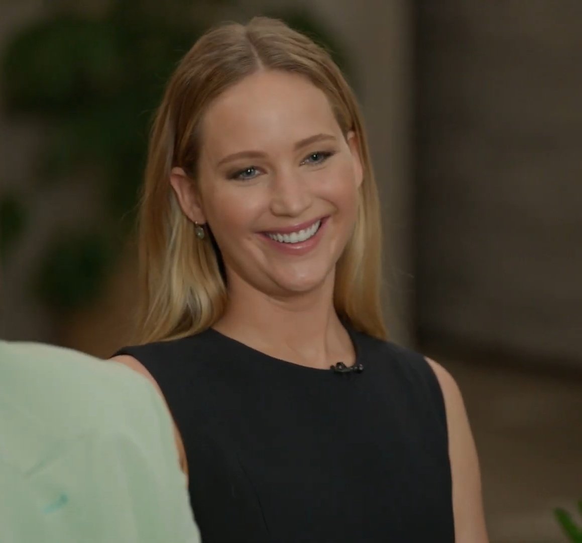 todoxjlaw's tweet image. Jennifer Lawrence looked like an angel in the Causeway promo 🥺
