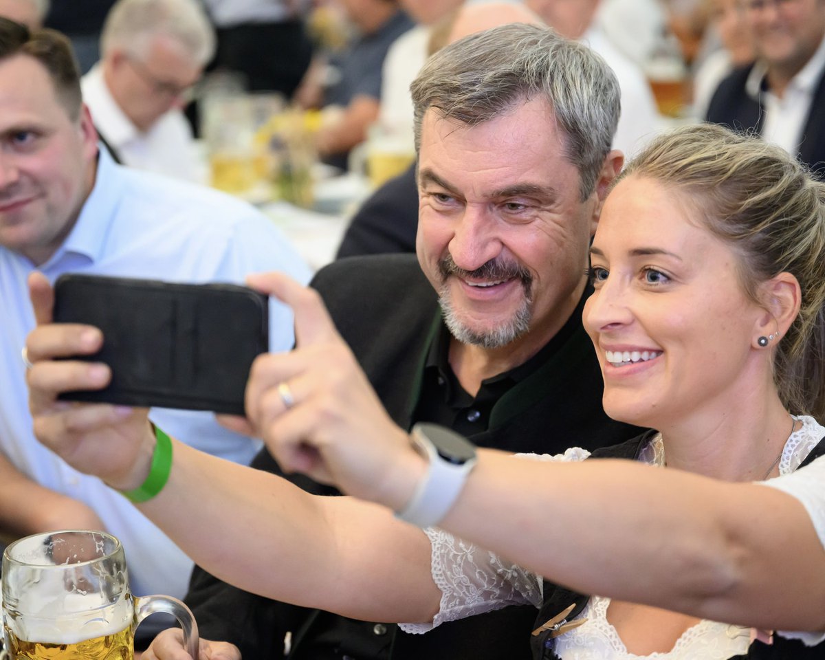 Markus_Soeder's tweet image. Landwirtschaft, regionales Essen und ländlicher Raum sind Bayerns Zukunft. Bauerntag @BayernsBauern Kreisverband Ansbach mit Präsident Günther Felßner und Bundeslandwirtschaftsminister Alois Rainer im mittelfränkischen Flachslanden mit 2000 Besuchern. Landwirtschaft ist…