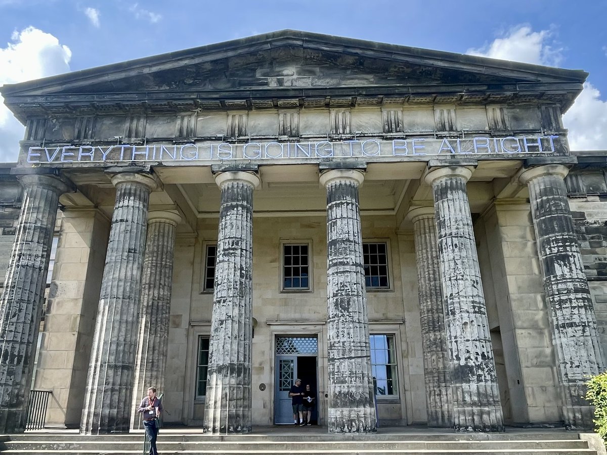 roadtrippingroy's tweet photo. Being a tourist in the place I was born and lived for many years. To appreciate, you sometimes have to leave, then come back #Edinburgh #travel #Scotland https://t.co/TUDmkYsa5y