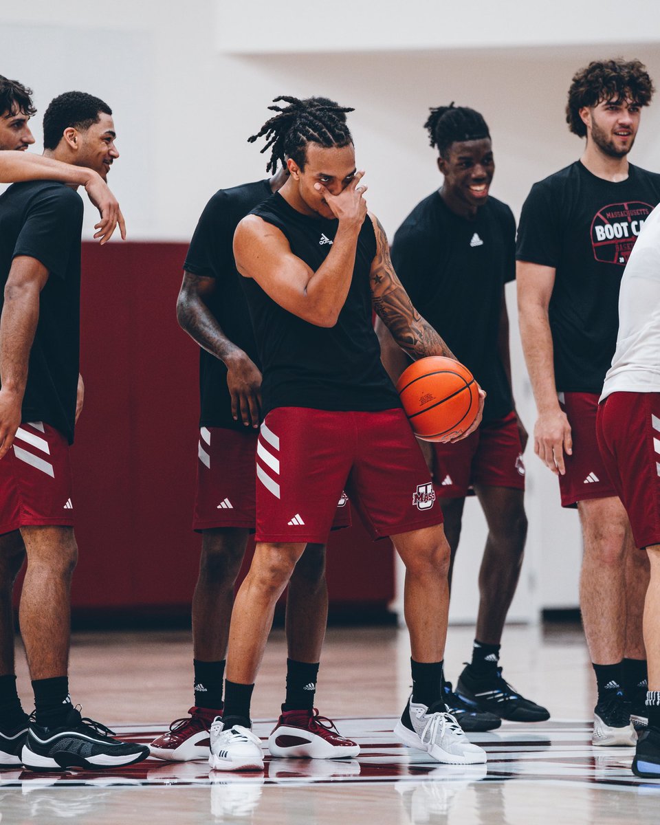 UMassMBB's tweet image. Summer Splash ☔️👌
Shots are going 🆙 at Champs
#Flagship🚩