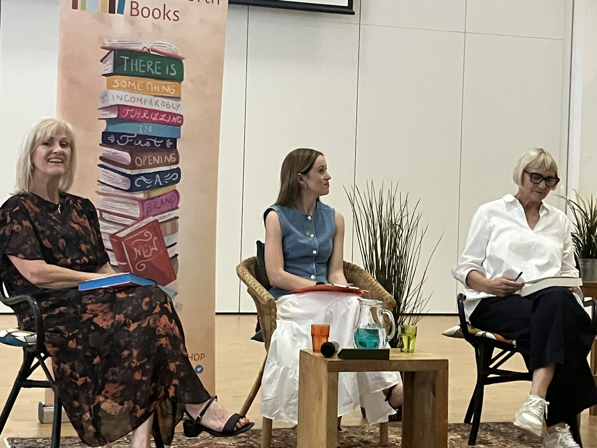 penny_author's tweet image. Fascinating @KenilworthBook talk tonight with @anniegarthwaite & Elizabeth Fremantle. Great discussion about ‘dangerous women’ in history and why it’s so important their stories are told. @HistoriaHWA
