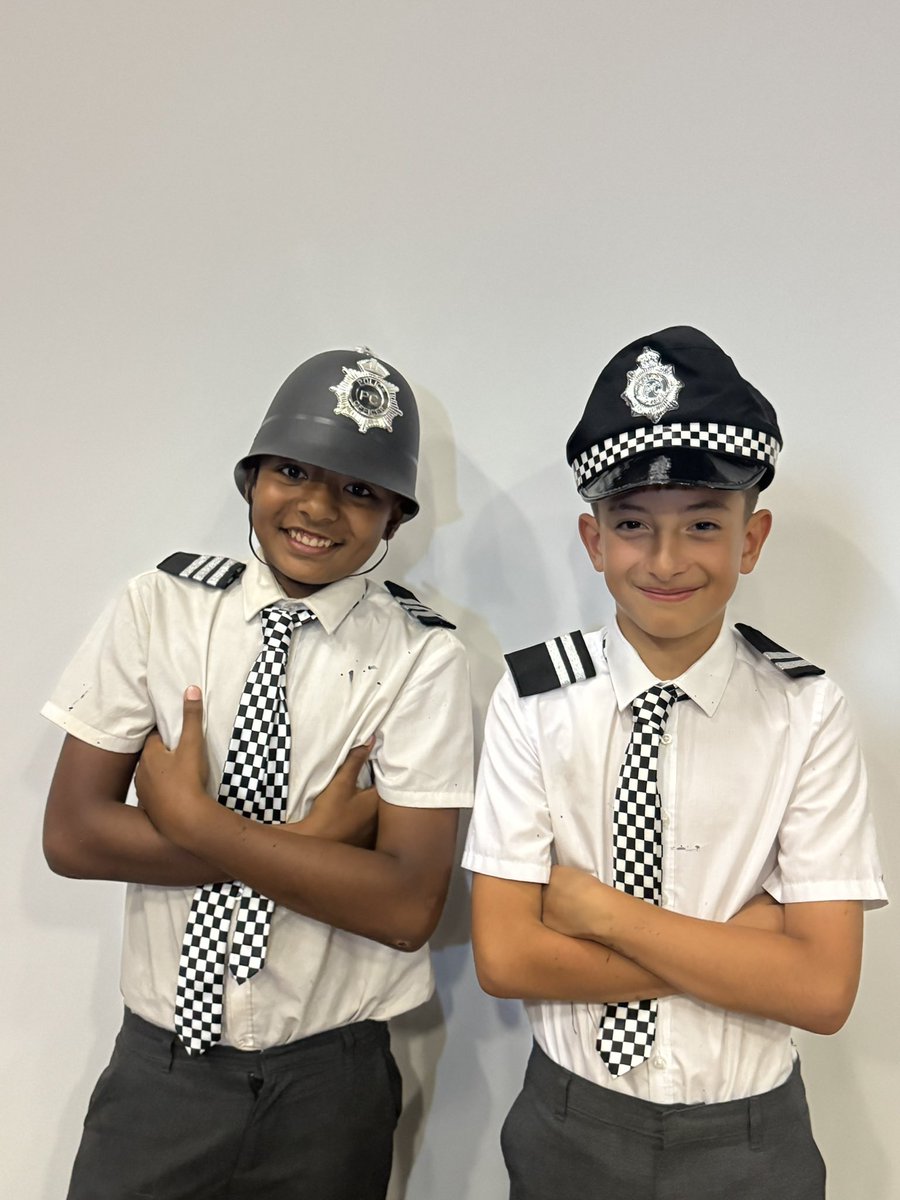 Craig Clarke (@cclarke_slt) on Twitter photo It was a pleasure to watch the Year 6 learners of <a href="/KinetonGreenPS/">Kineton Green</a> perform ‘Oliver with a Twist’ at <a href="/solihull6thform/">Solihull Sixth Form College</a> ❤️ Each and every child shares their talents 🎼 #BeesKnees 🐝 <a href="/Summit_LT/">Summit Learning Trust</a> It was a pleasure to watch the Year 6 learners of <a href="/KinetonGreenPS/">Kineton Green</a> perform ‘Oliver with a Twist’ at <a href="/solihull6thform/">Solihull Sixth Form College</a> ❤️ Each and every child shares their talents 🎼 #BeesKnees 🐝 <a href="/Summit_LT/">Summit Learning Trust</a>