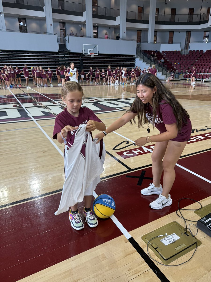RoanokeWBB's tweet photo. A GREAT week of camp is in the books! A special THANK YOU to all our wonderful campers and counselors! https://t.co/ye6vDS0b3K