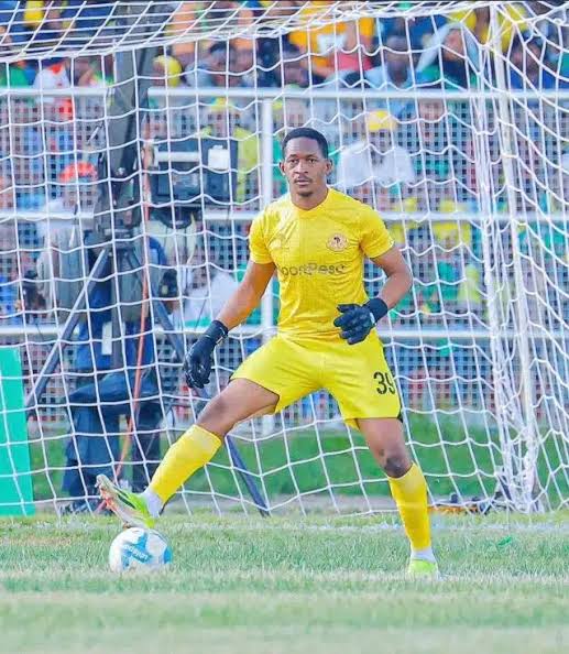 PuleZtro's tweet image. With our local market short of quality goalkeepers I will really want us to get this chap if we can be able to move Ntwari. 🕯️🕯️🕯️🕯️🕯️🙏🙏🙏🙏